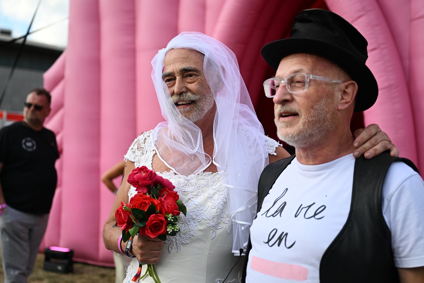 Dozens tie the metaphorical knot at Amsterdam's 'Married For A Day' Pride event | iNFOnews.ca