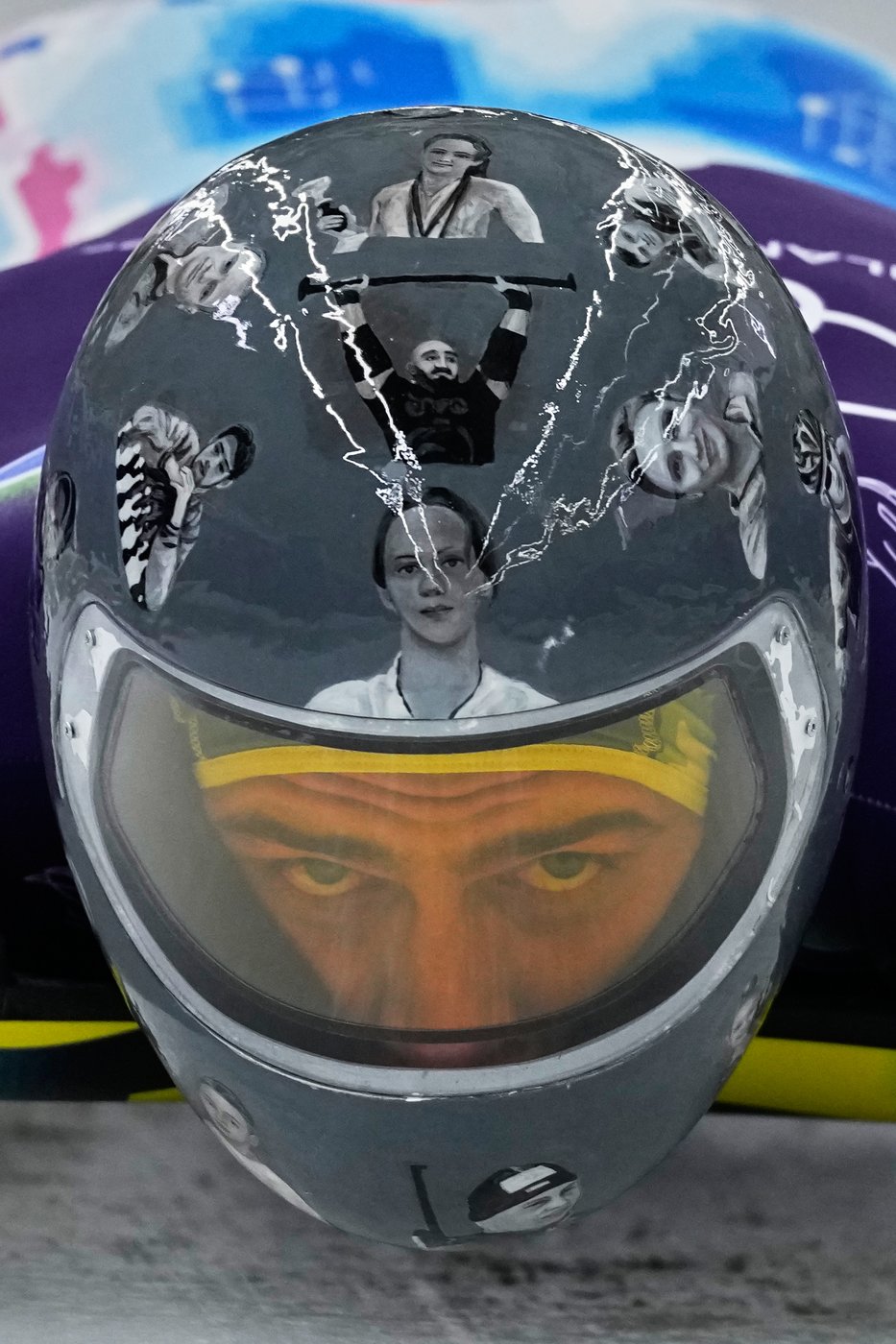 See the world in vertical: Top photos by AP photojournalists | iNFOnews.ca