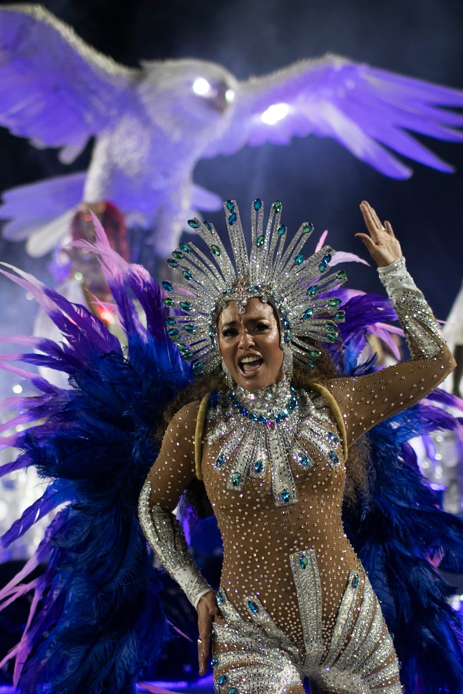 See the world in vertical: Top photos by AP photojournalists | iNFOnews.ca