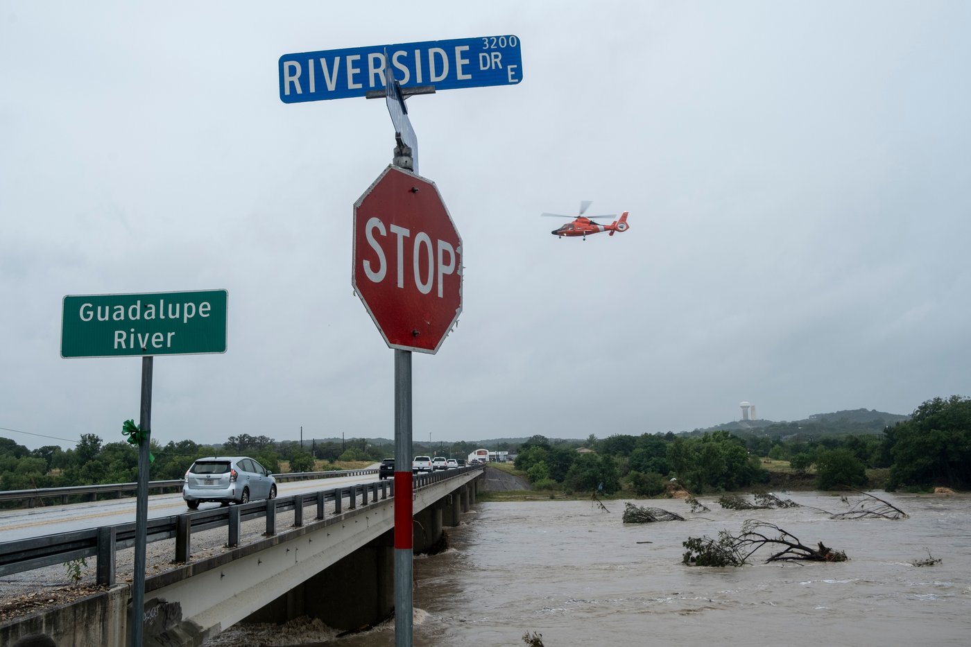 At least 1 person has died as Texas flooding forces evacuations and rescues, governor says | iNFOnews.ca
