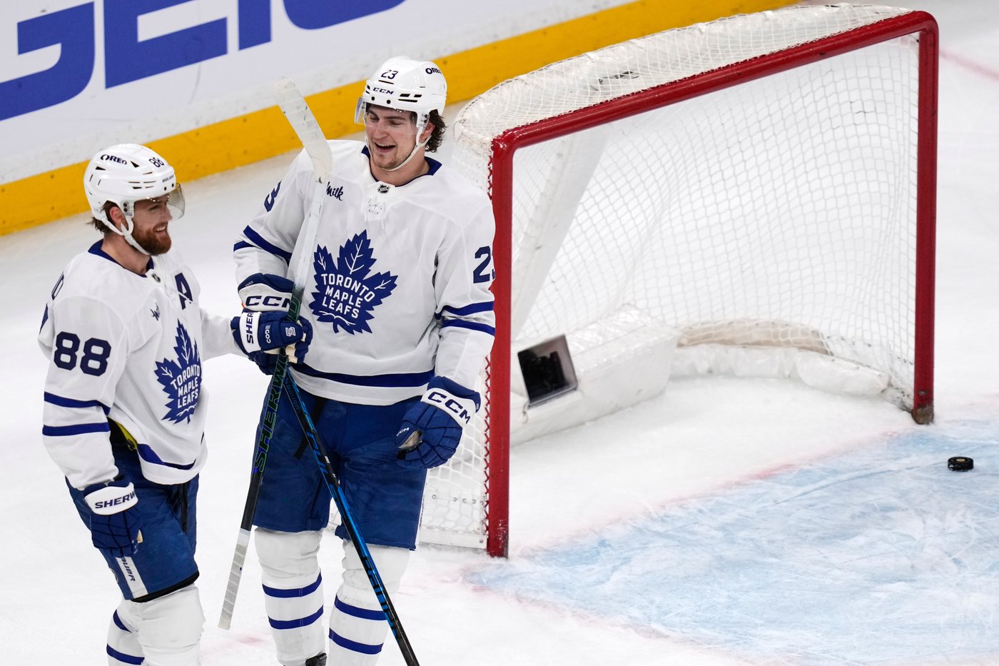Knies scores twice, Maple Leafs snap 3-game skid with 4-2 win over Bruins | iNFOnews.ca