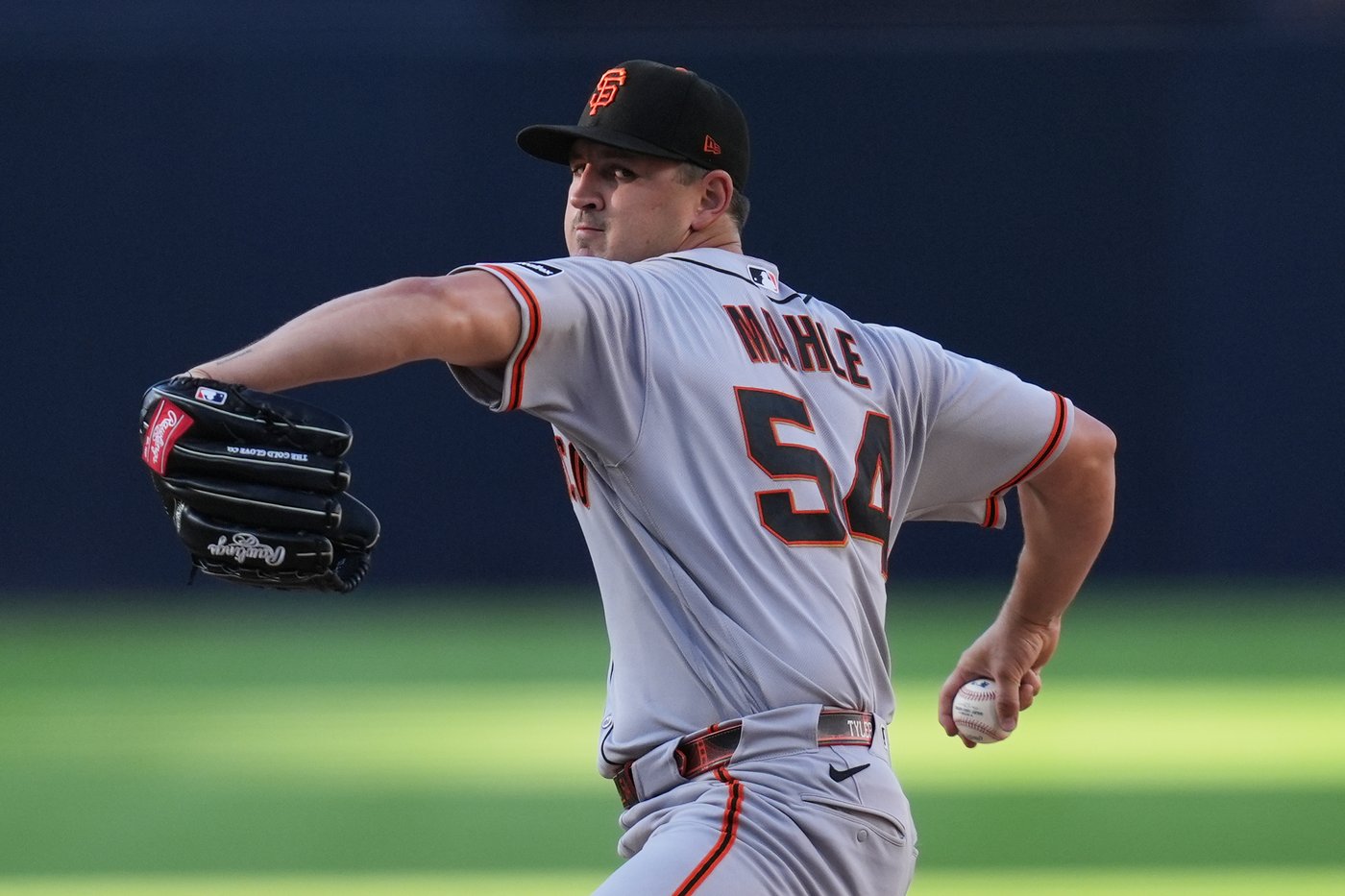 Braves look to bolster rotation depth by acquiring right-hander Tyler Mahle from Giants | iNFOnews.ca