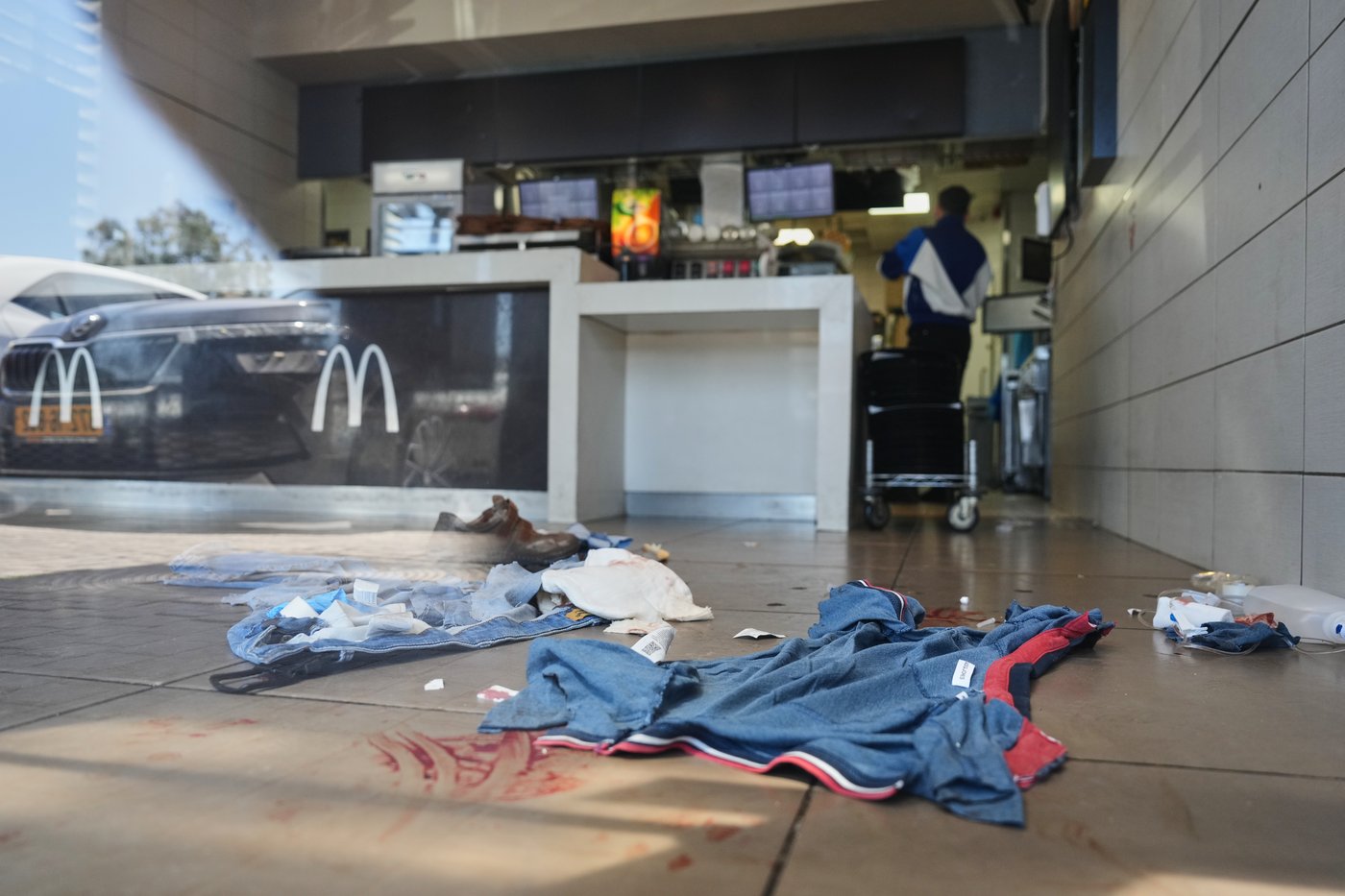 Arab attacker opens fire in central Israel, killing 1 and wounding 5 | iNFOnews.ca Arab attacker opens fire in central Israel, killing 1 and wounding 5 | iNFOnews.ca