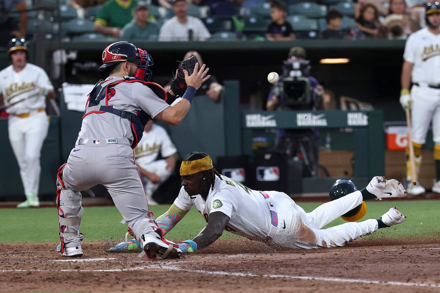 Red Sox hit back-to-back HRs in 8th to beat A's 5-4 | iNFOnews.ca Red Sox hit back-to-back HRs in 8th to beat A's 5-4 | iNFOnews.ca
