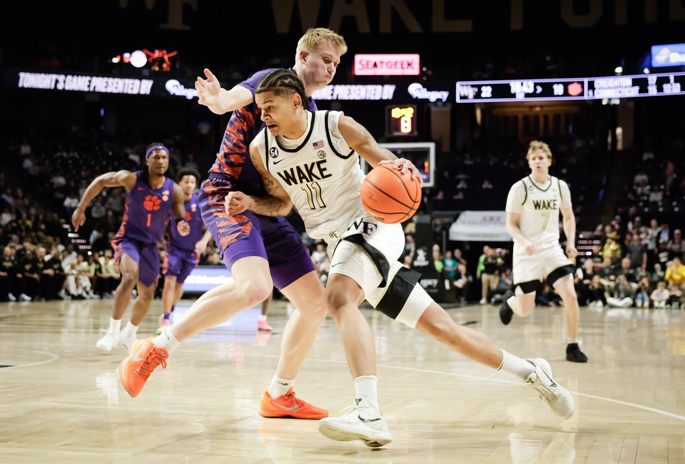 Wake Forest jumps out early, beats Clemson 85-77 | iNFOnews.ca