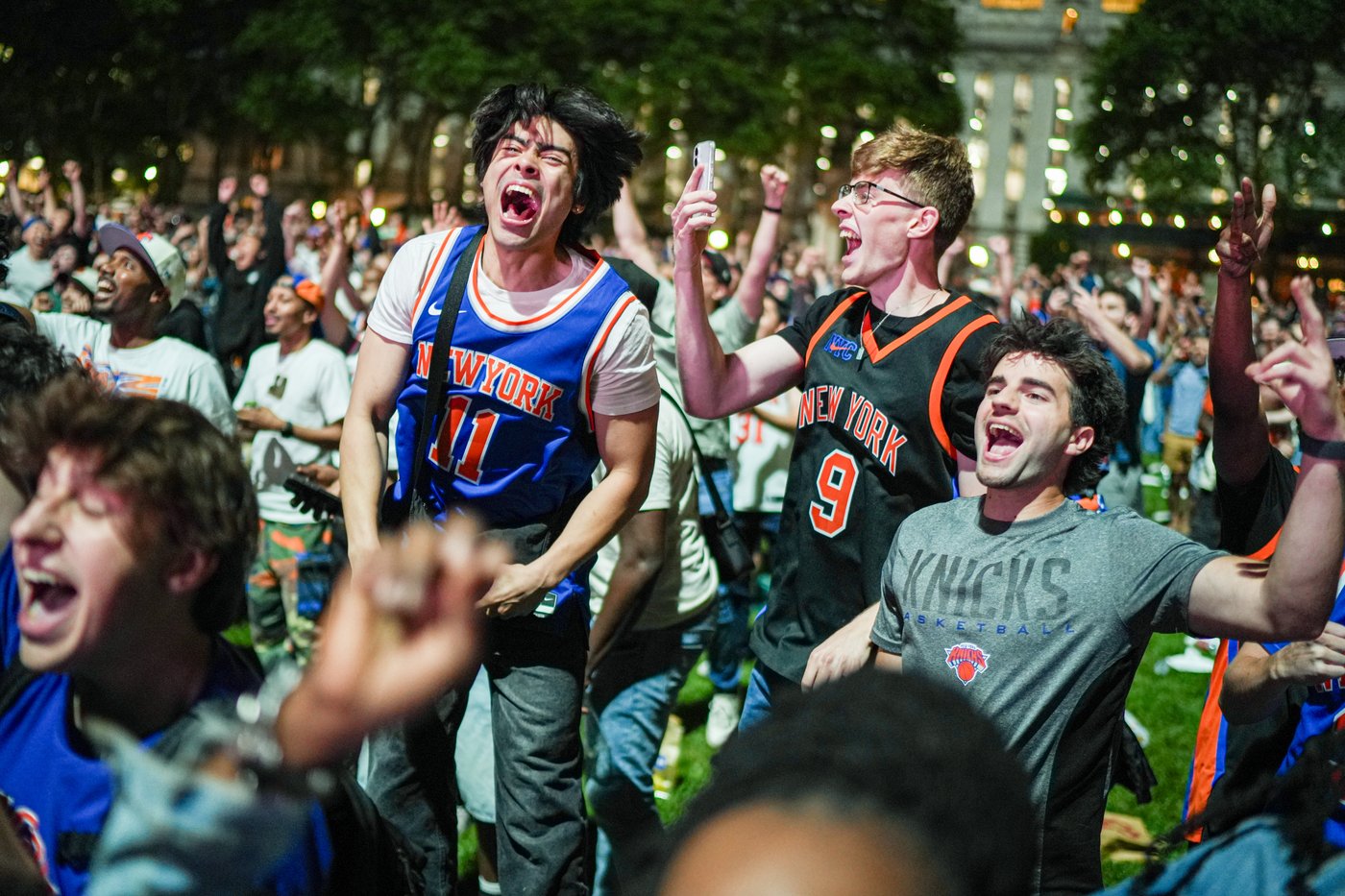 A ‘secure zone’ stops Knicks fans from gathering outside MSG, rankling die-hards and the team owner | iNFOnews.ca