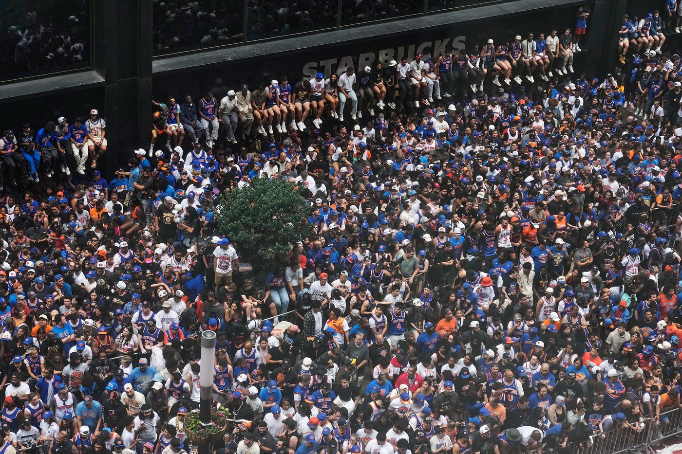 Photos of the New York Knicks parade | iNFOnews.ca