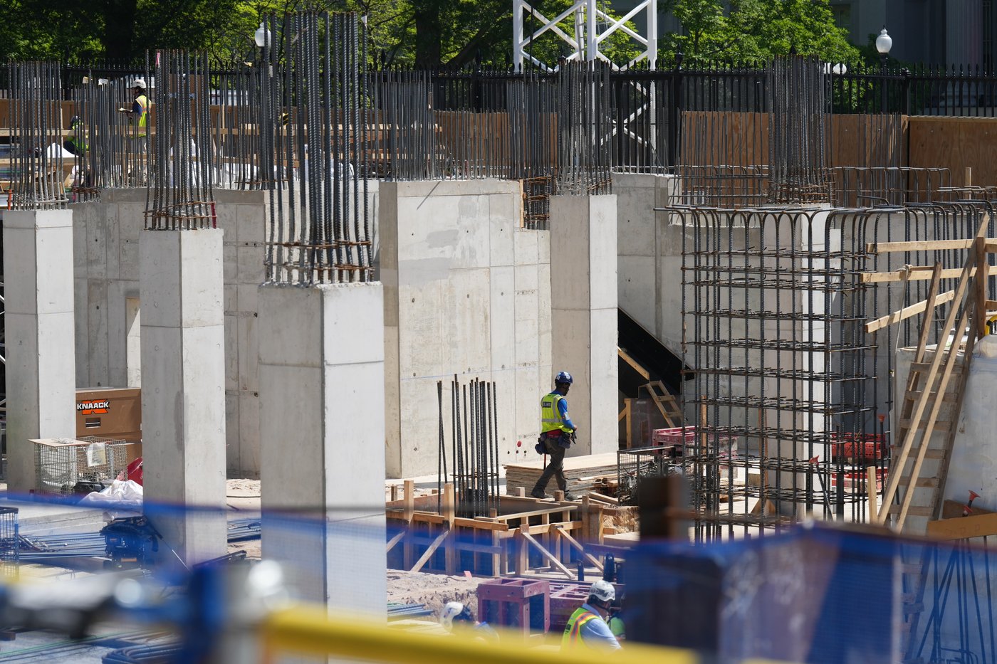Trump shows reporters ballroom construction site as lawmakers balk at $1B for White House security | iNFOnews.ca