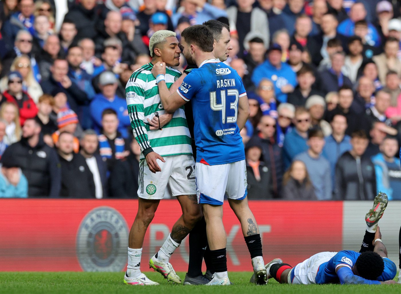 Rangers and Celtic fans clash on the field after Scottish Cup tie | iNFOnews.ca Rangers and Celtic fans clash on the field after Scottish Cup tie | iNFOnews.ca