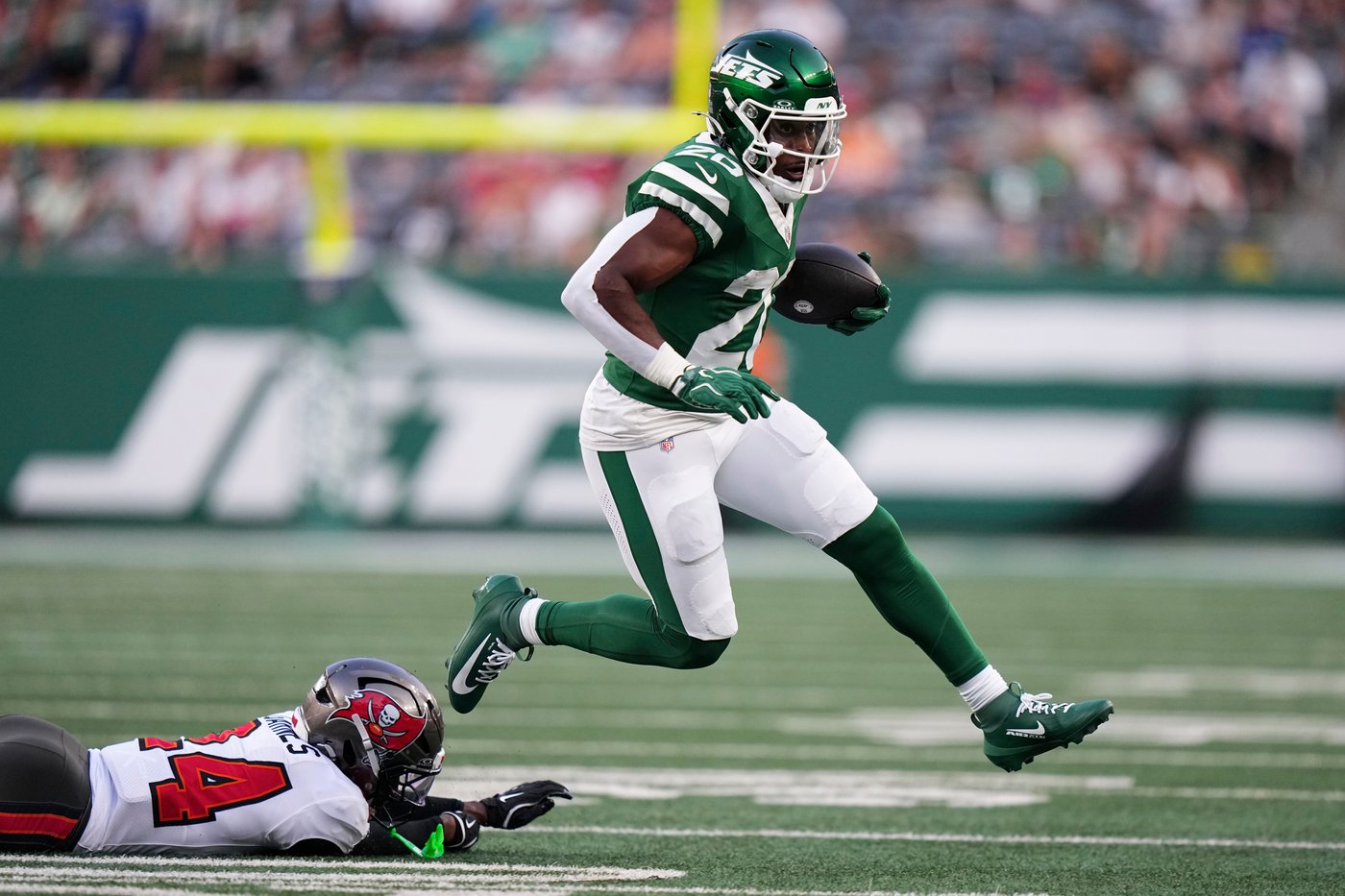 Jets running back Breece Hall strains groin at practice. Tests planned, but Aaron Glenn optimistic | iNFOnews.ca Jets running back Breece Hall strains groin at practice. Tests planned, but Aaron Glenn optimistic | iNFOnews.ca
