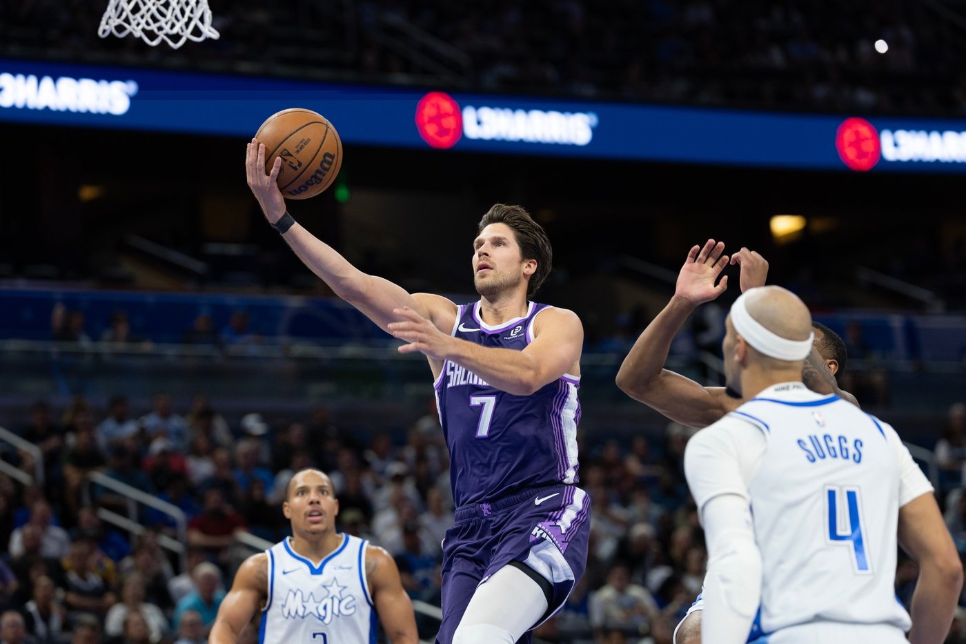 Magic stop 6-game losing streak by beating Kings 111-107 behind 30 points from Banchero | iNFOnews.ca Magic stop 6-game losing streak by beating Kings 111-107 behind 30 points from Banchero | iNFOnews.ca