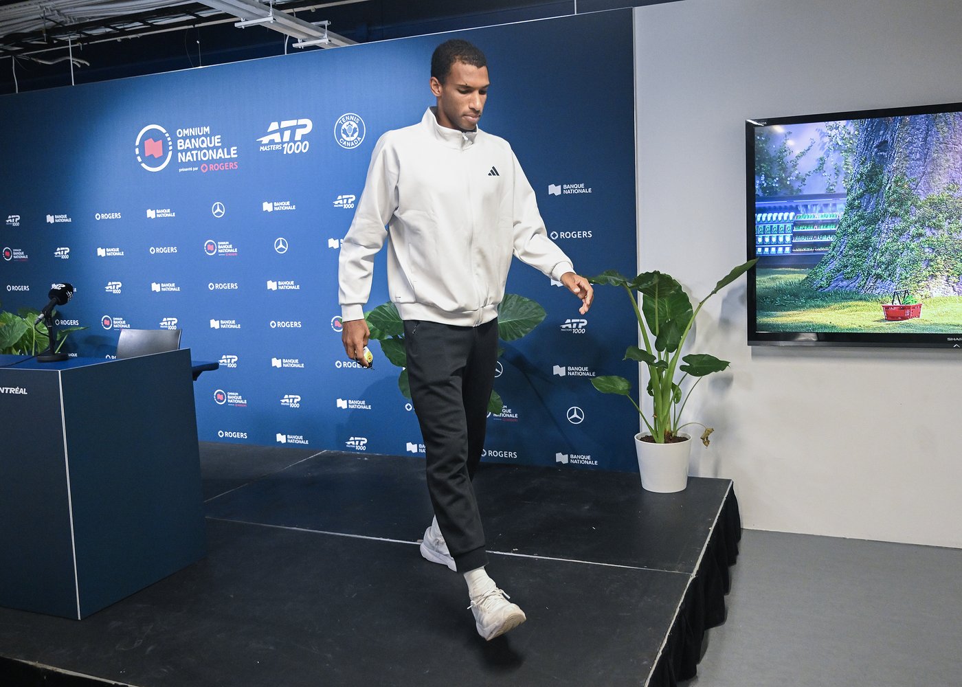 Canada's Auger-Aliassime withdraws as top seeds exit early at National Bank Open | iNFOnews.ca