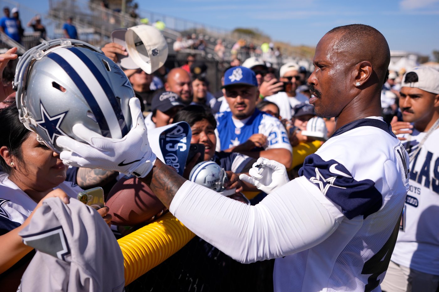 Ronnie Bell carted off because of heat as fights break out during Saints-Cowboys joint practice | iNFOnews.ca