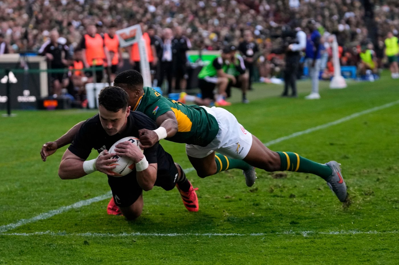 All Blacks stun South Africa 33-16 at Ellis Park and snap Springboks' 12-test win streak | iNFOnews.ca All Blacks stun South Africa 33-16 at Ellis Park and snap Springboks' 12-test win streak | iNFOnews.ca