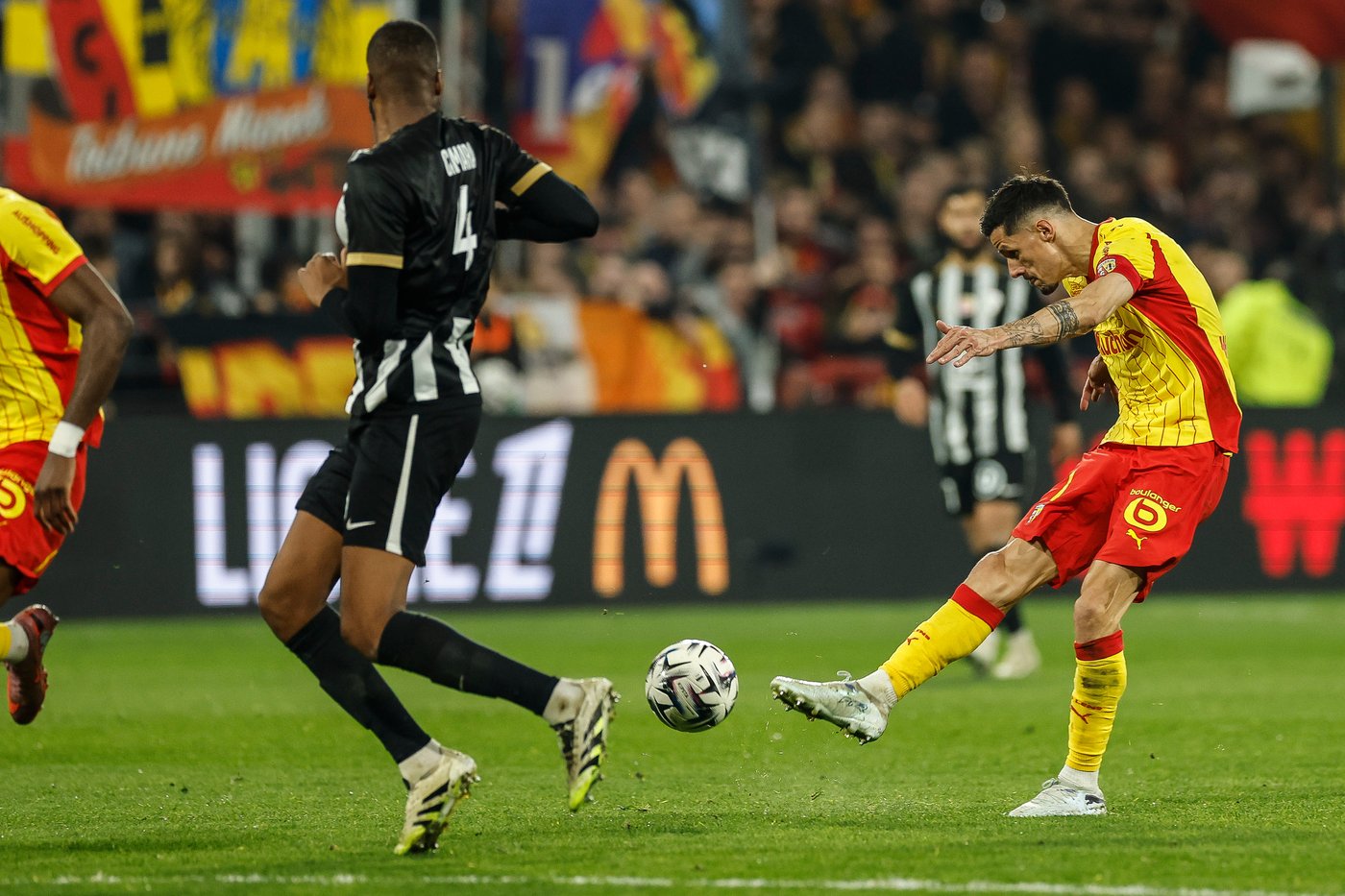 PSG wants to postpone Lens title showdown between Liverpool games. Lens says 'non' | iNFOnews.ca PSG wants to postpone Lens title showdown between Liverpool games. Lens says 'non' | iNFOnews.ca