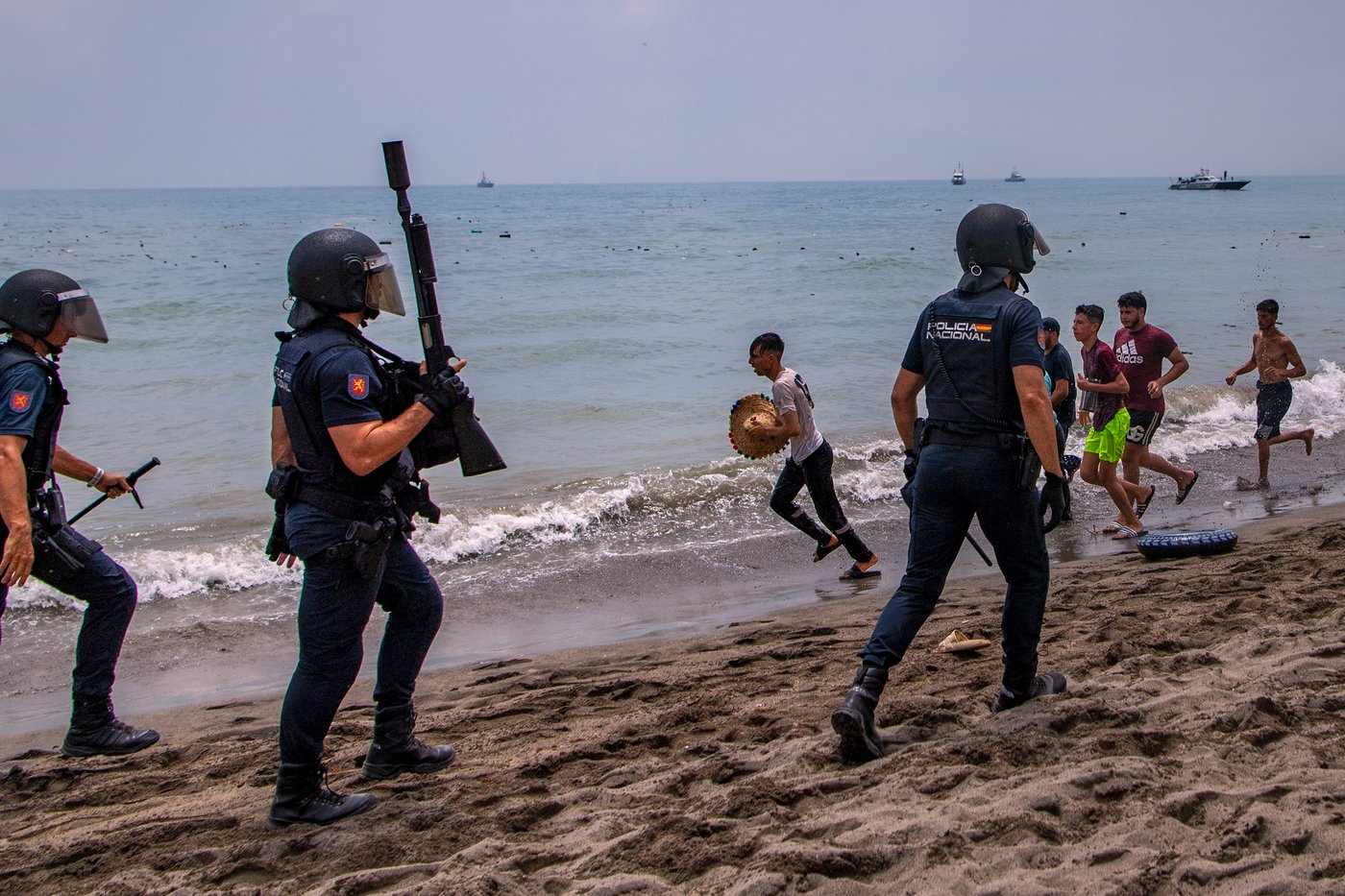 Migrants cross into Spain’s Ceuta enclave from Morocco, in photos | iNFOnews.ca