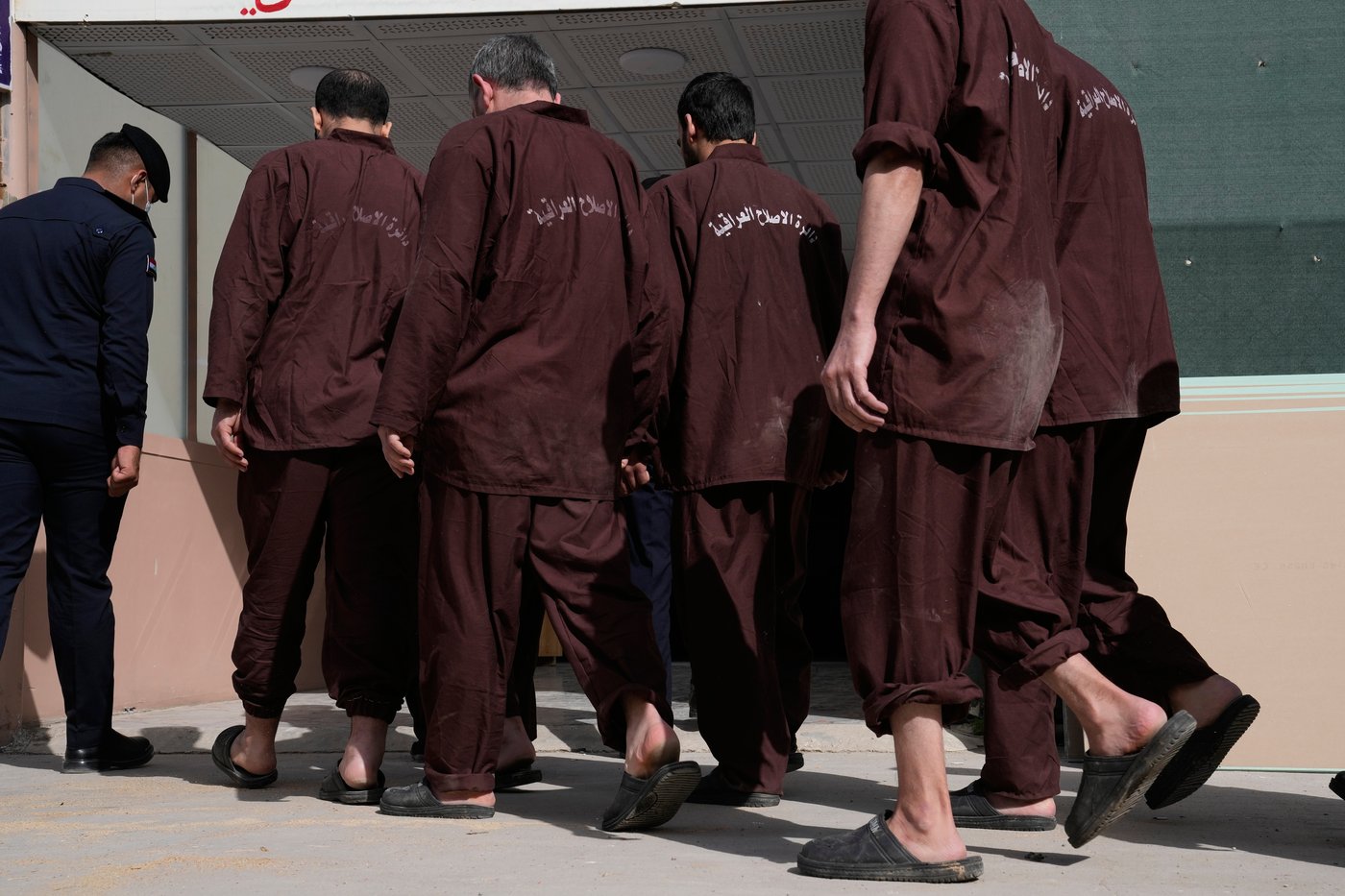 Photos of Islamic State suspects interrogated at Baghadad prison before trials | iNFOnews.ca