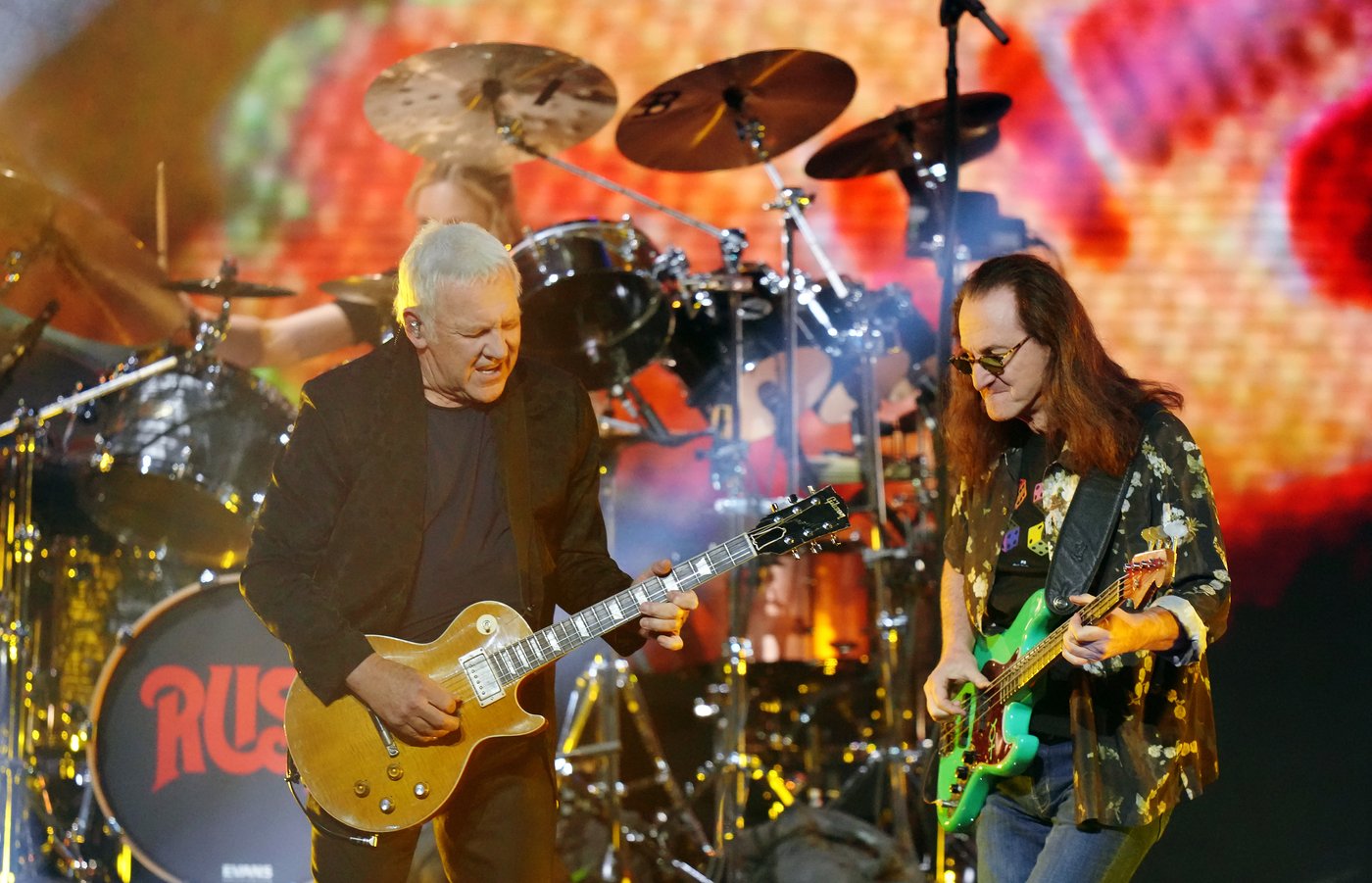 Joni Mitchell sings onstage at the Junos, while Drake pays video tribute to Nelly Furtado | iNFOnews.ca Joni Mitchell sings onstage at the Junos, while Drake pays video tribute to Nelly Furtado | iNFOnews.ca