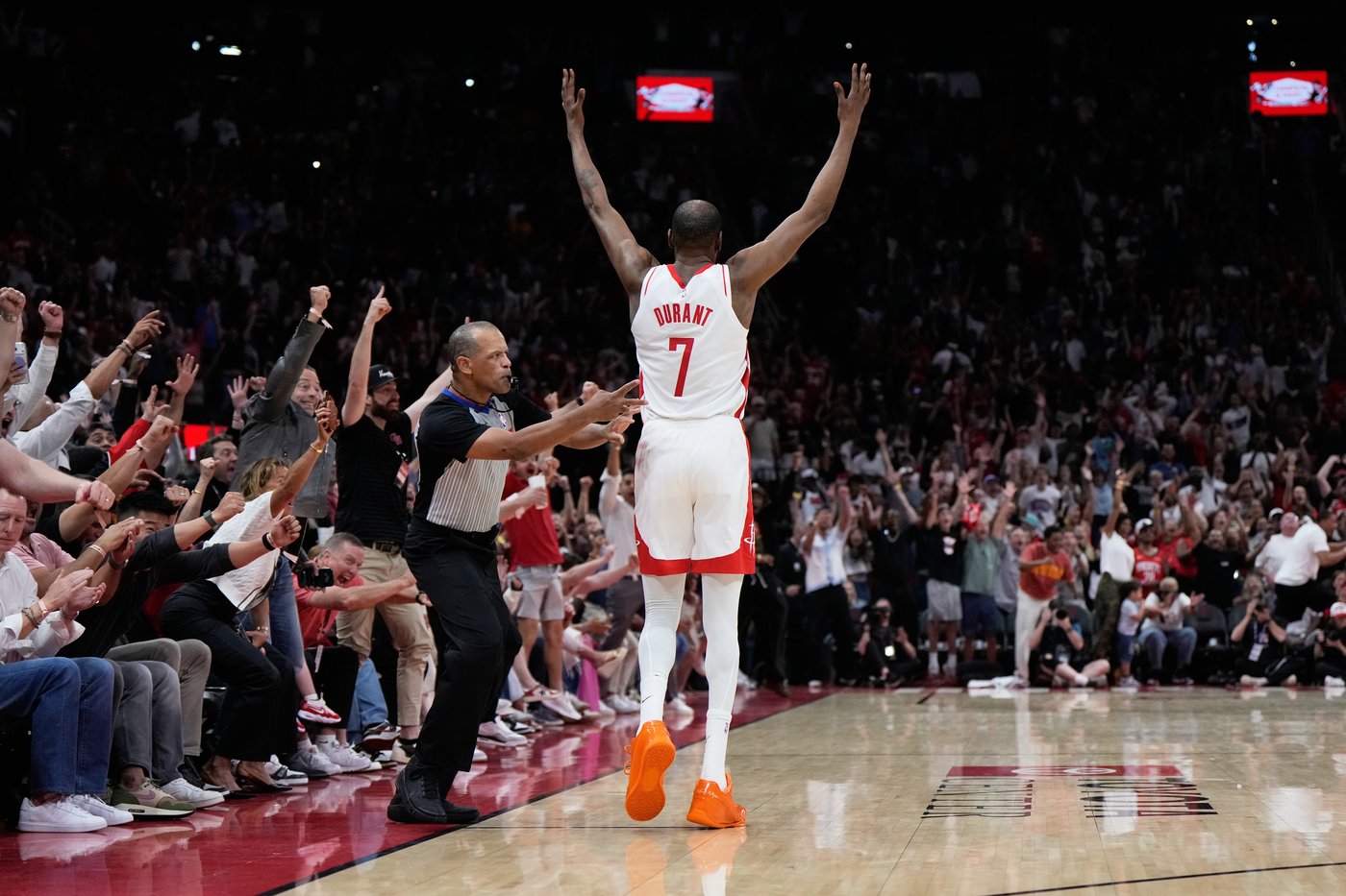 Kevin Durant passes Michael Jordan for No 5 on NBA scoring list in Rockets' win | iNFOnews.ca