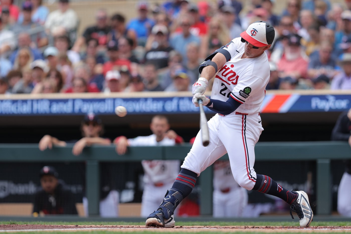 De La Cruz hits go-ahead single, Phillies overcome five-run deficit to beat Minnesota 7-5 | iNFOnews.ca