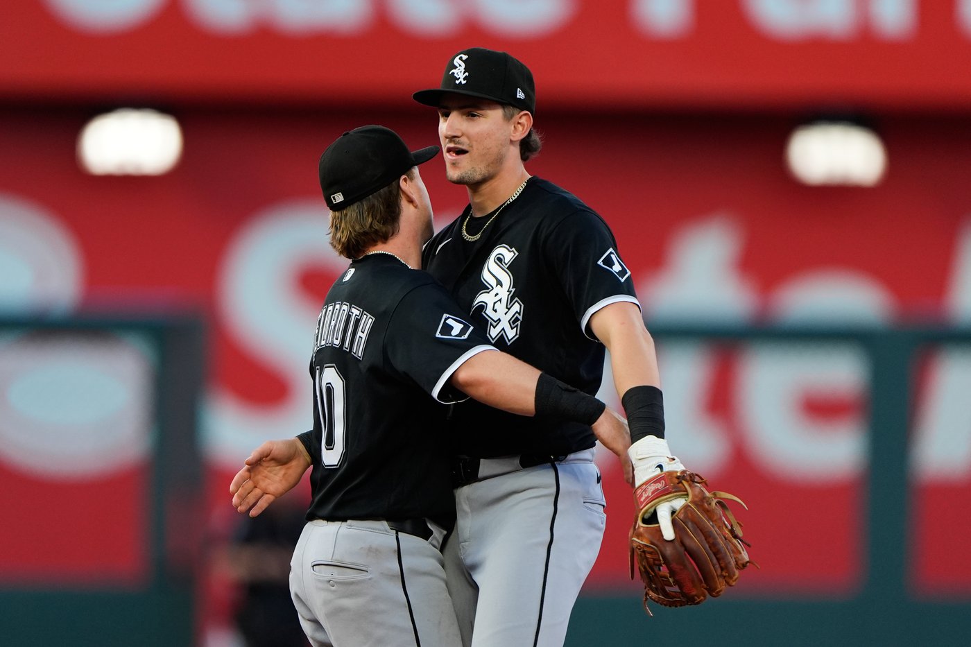 Tanner Murray hits first MLB homer and White Sox edge Royals 6-5 after 3-hour rain delay | iNFOnews.ca