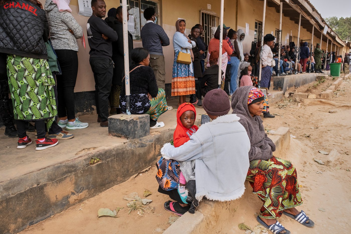 Zambians cast ballots in a presidential election that tests incumbent's economic reforms | iNFOnews.ca