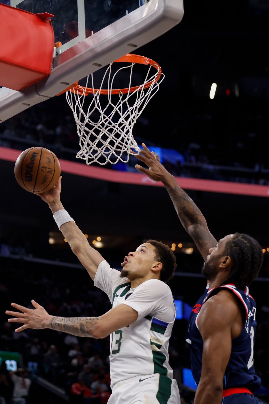 Clippers turn hot shooting into 129-96 rout of Bucks, led by Leonard's 28 points | iNFOnews.ca