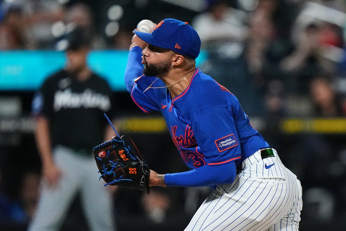 Robert has a 2-run single in the 8th to lift the Mets past the Marlins, 4-2 | iNFOnews.ca