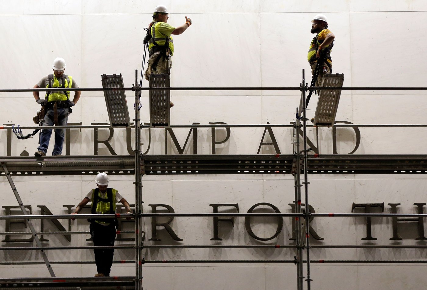 Workers begin to remove Trump's name from the Kennedy Center, in photos | iNFOnews.ca
