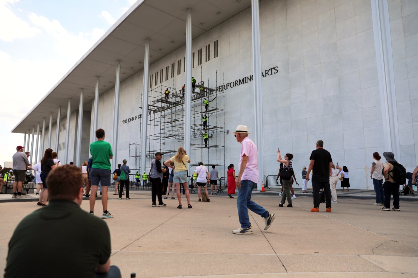 Workers begin to remove Trump's name from the Kennedy Center, in photos | iNFOnews.ca