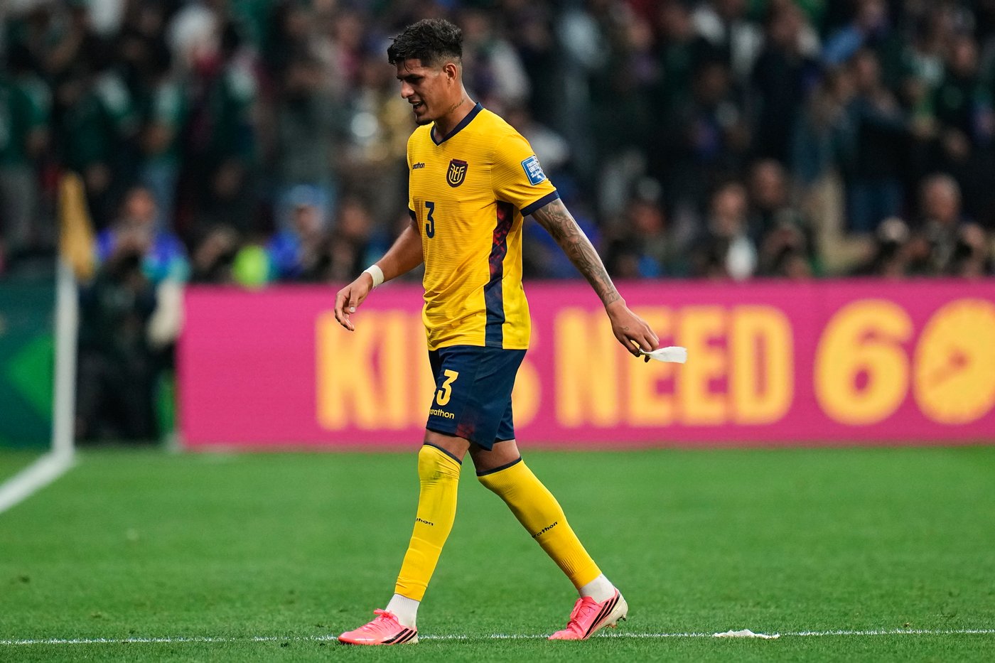 Ecuador's Hincapié becomes the second player sent off for covering his mouth at the World Cup | iNFOnews.ca Ecuador's Hincapié becomes the second player sent off for covering his mouth at the World Cup | iNFOnews.ca