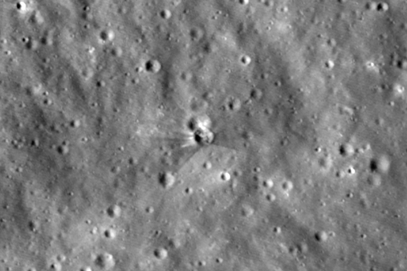 Before-and-after NASA images show crater carved by a SpaceX rocket that slammed into the moon | iNFOnews.ca
