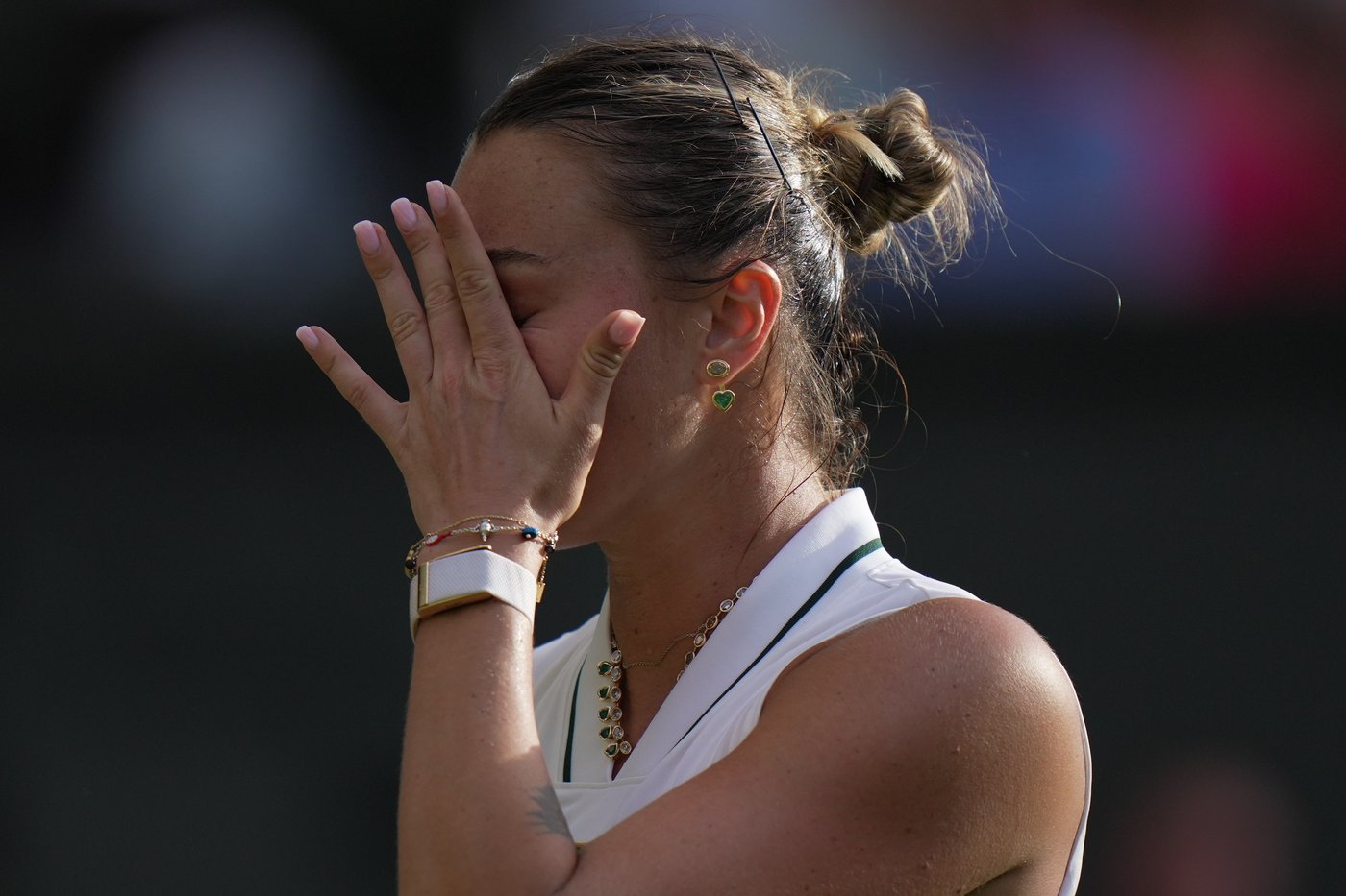 Naomi Osaka overpowers Aryna Sabalenka to reach the Wimbledon quarterfinals | iNFOnews.ca