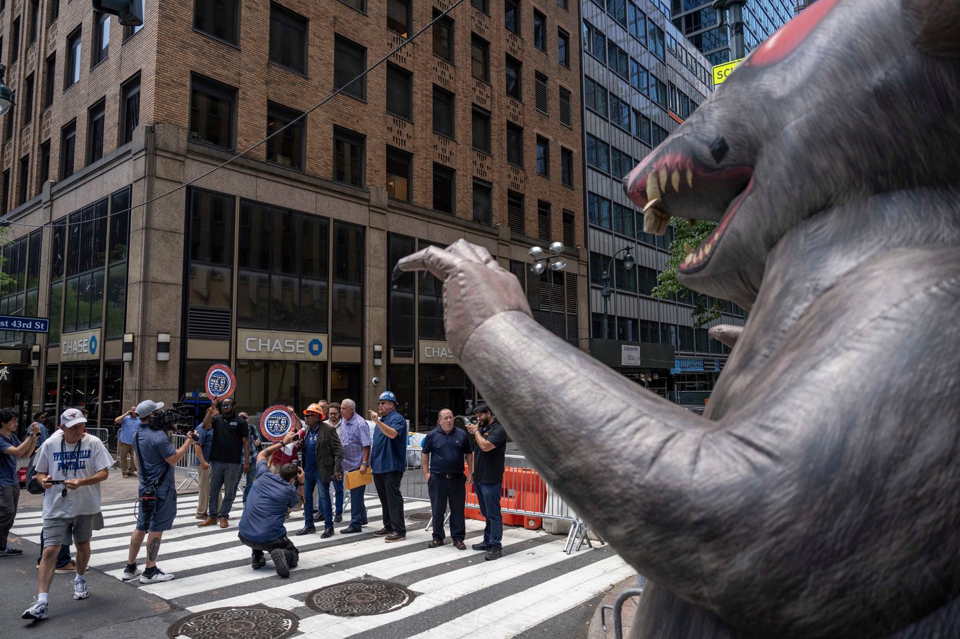 Life returns to streets around damaged NYC high-rise. Here is what comes next | iNhome