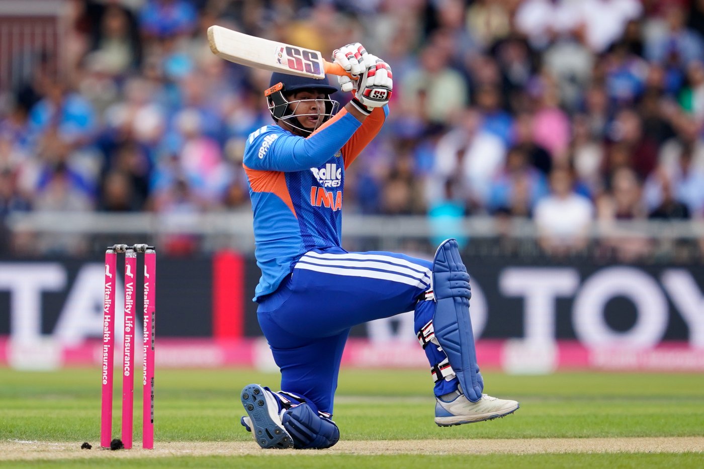 England beats India in 2nd T20 despite debut by 15-year-old Sooryavanshi | iNFOnews.ca England beats India in 2nd T20 despite debut by 15-year-old Sooryavanshi | iNFOnews.ca