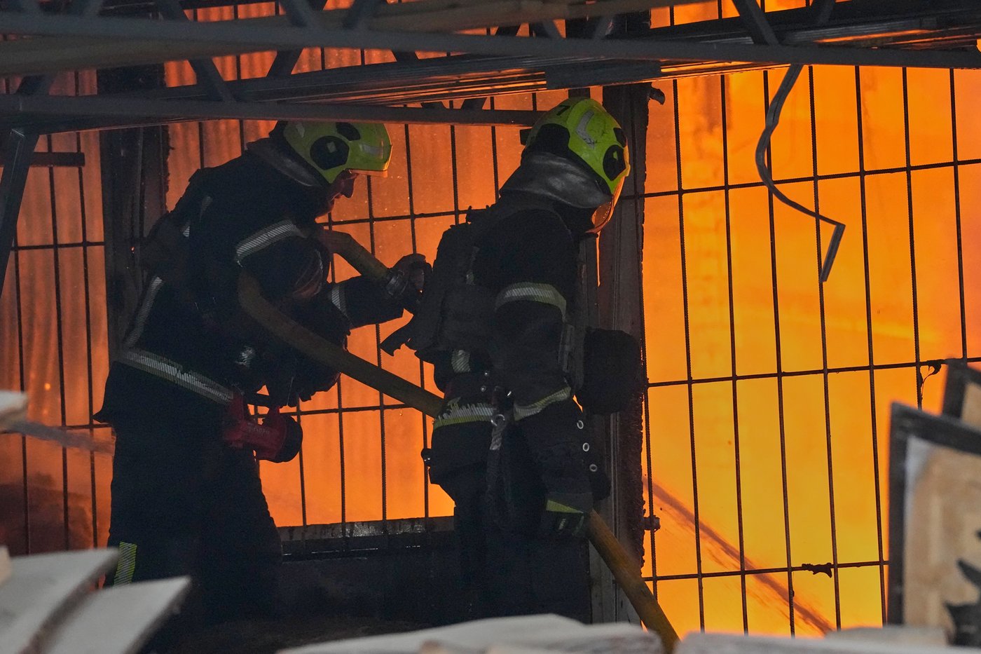 Russian attack on Ukraine kills at least 11 and traps others in damaged buildings | iNFOnews.ca Russian attack on Ukraine kills at least 11 and traps others in damaged buildings | iNFOnews.ca
