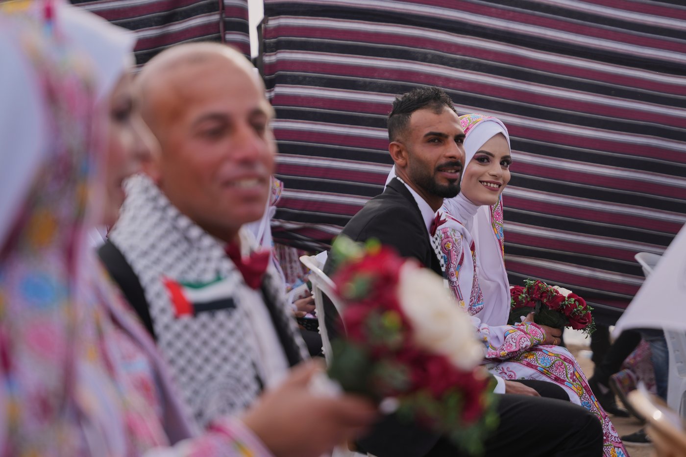 Photos show Palestinian couples celebrating a mass wedding in Gaza | iNFOnews.ca