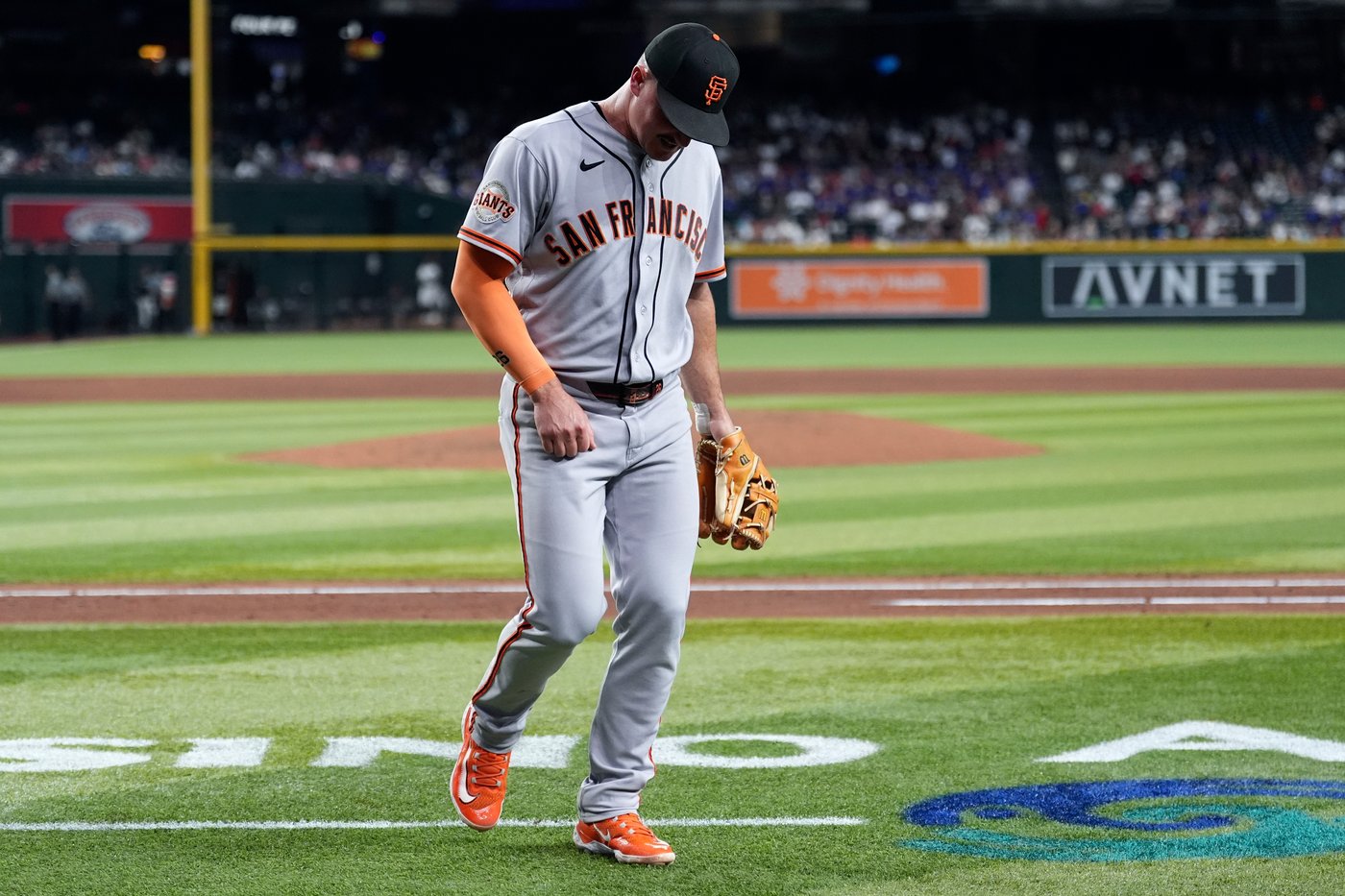 Giants third baseman Matt Chapman goes on injured list with abdominal strain | iNFOnews.ca