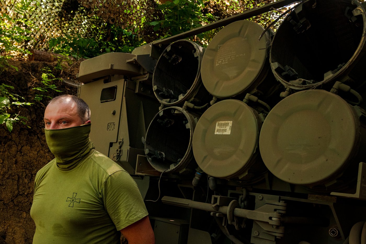 Ukrainian HIMARS crew fires and moves on as it tries to avoid detection, in photos | iNFOnews.ca