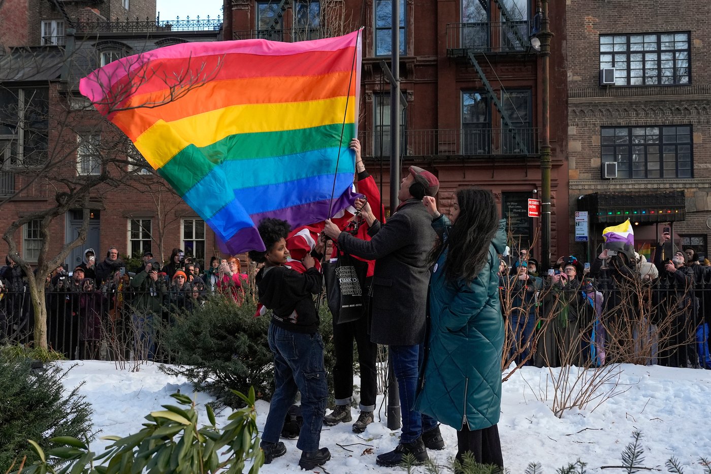 Trump administration agrees to return rainbow Pride flag to New York’s Stonewall monument | iNFOnews.ca Trump administration agrees to return rainbow Pride flag to New York’s Stonewall monument | iNFOnews.ca