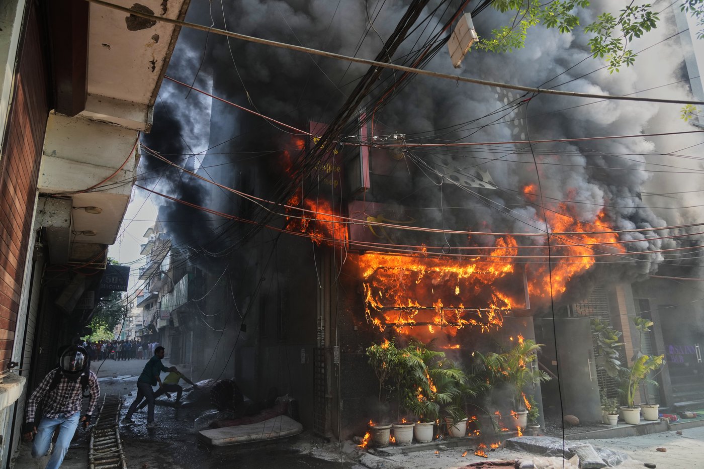 Photos show a rescue operation in a New Delhi hotel fire | iNFOnews.ca