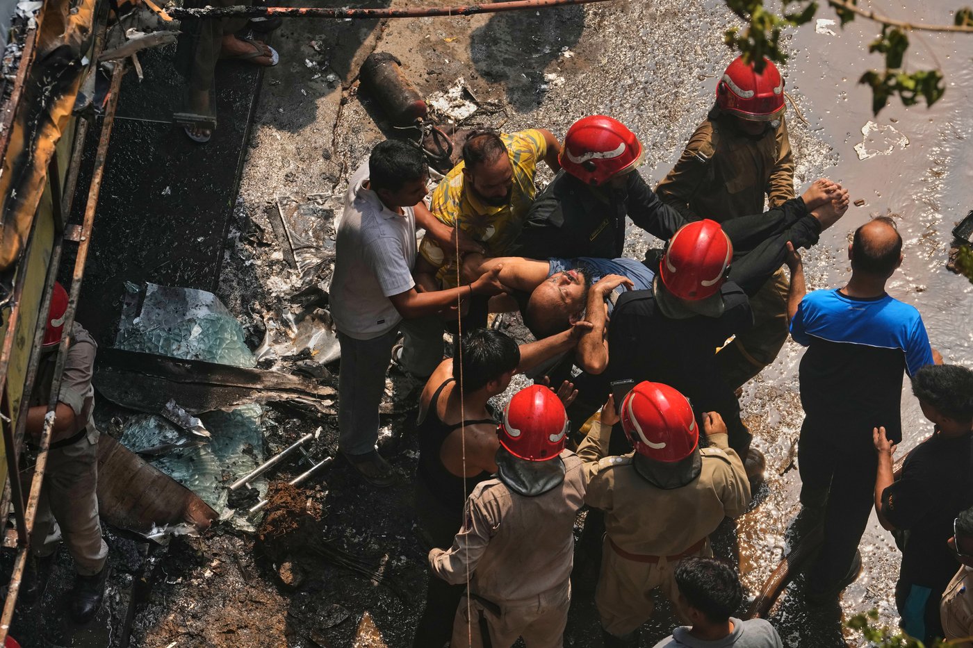 Photos show a rescue operation in a New Delhi hotel fire | iNFOnews.ca