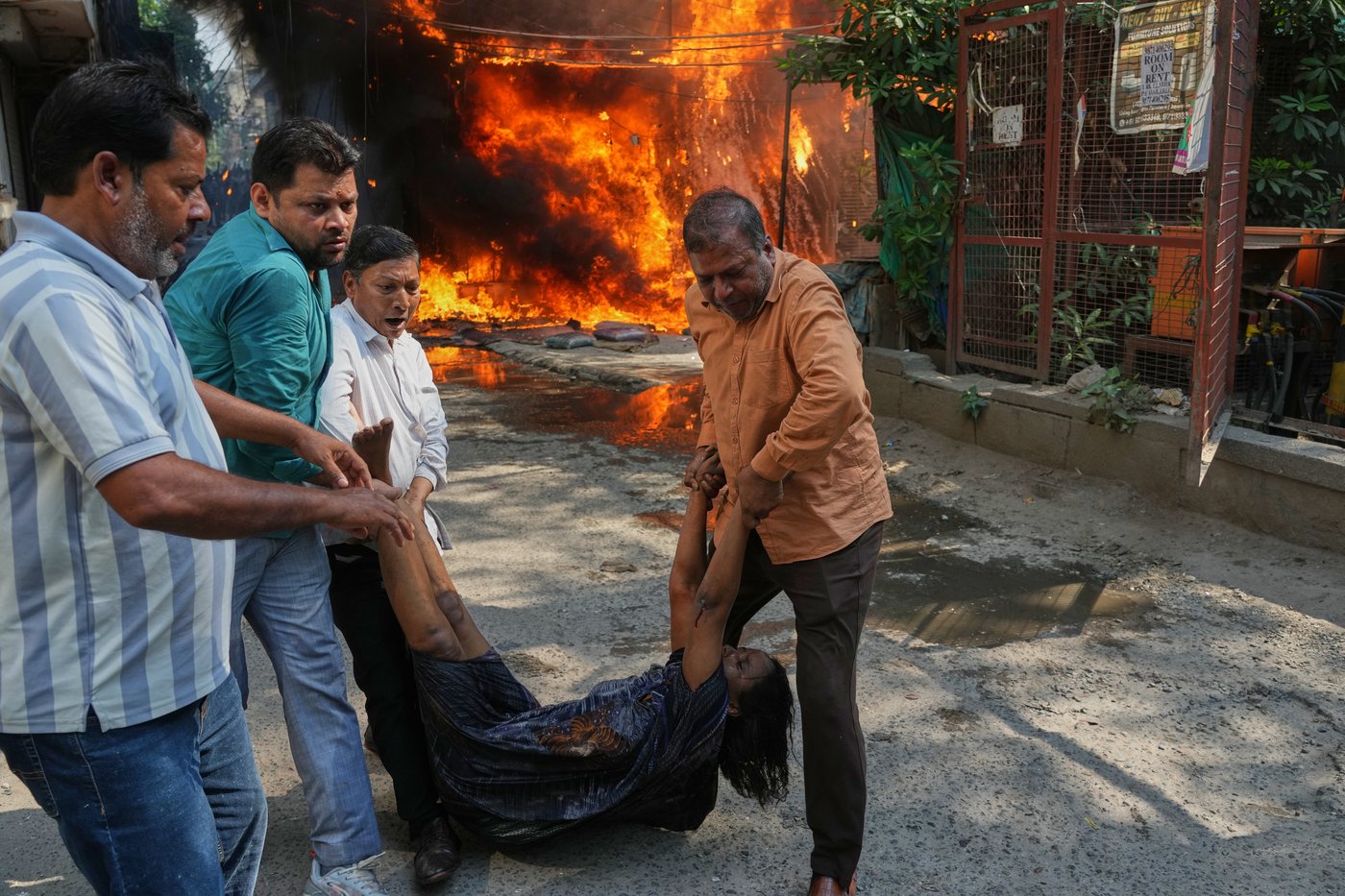 Photos show a rescue operation in a New Delhi hotel fire | iNFOnews.ca