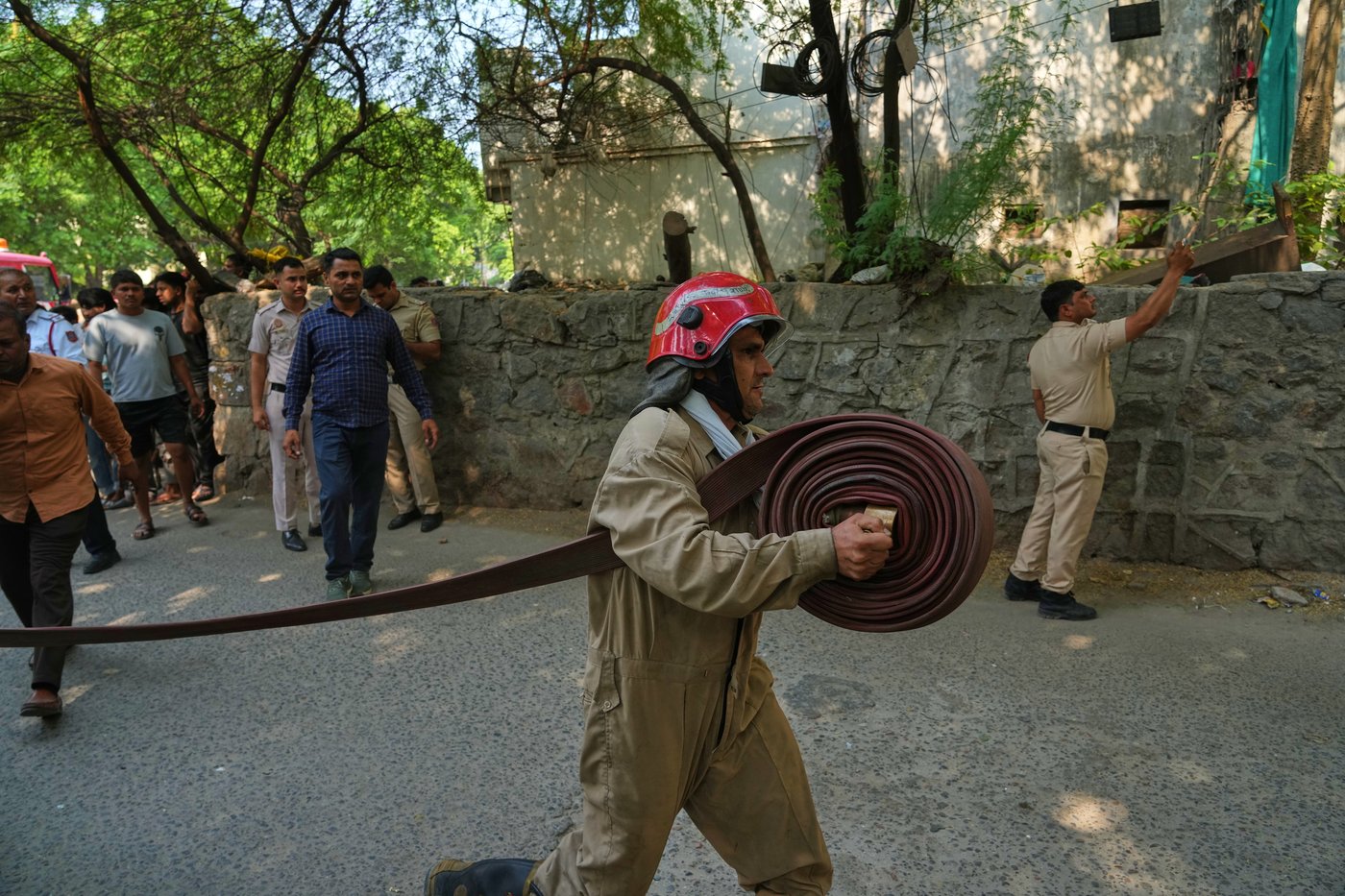 Photos show a rescue operation in a New Delhi hotel fire | iNFOnews.ca