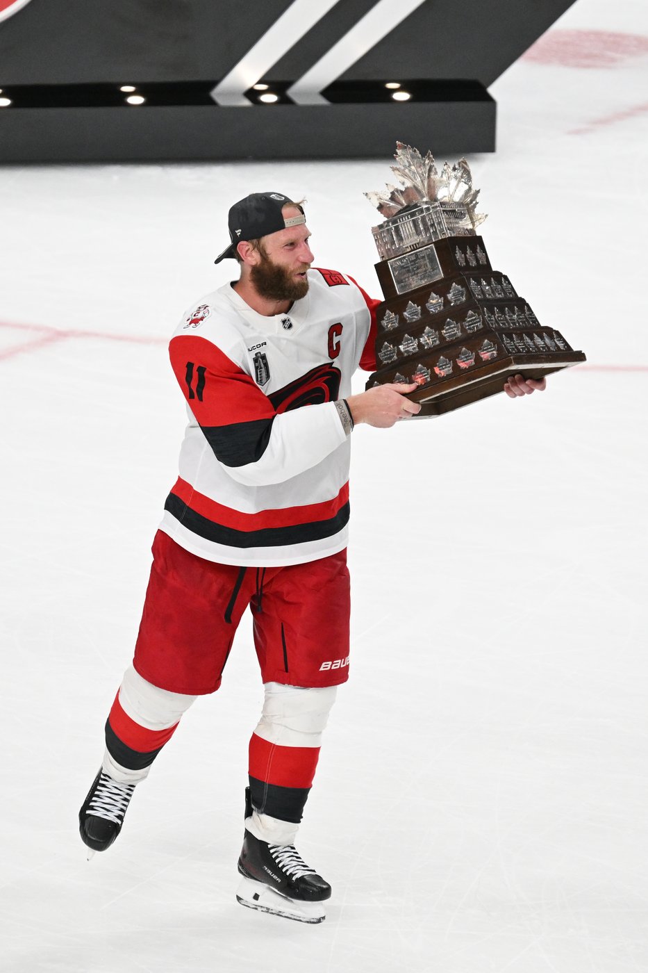 Hurricanes use stifling defense to blank Golden Knights 3-0 in Game 6 and win the Stanley Cup | iNFOnews.ca