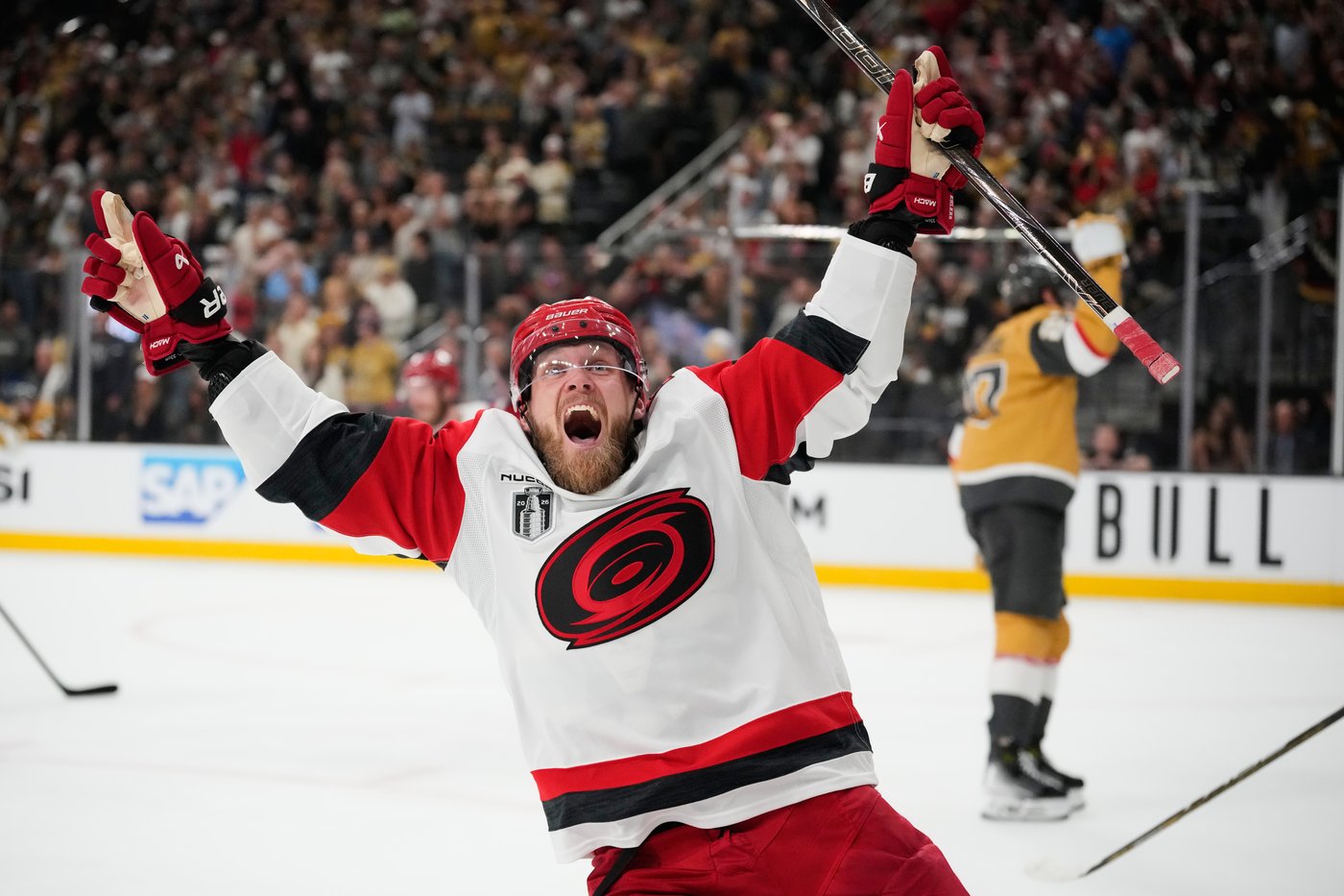 Hurricanes use stifling defense to blank Golden Knights 3-0 in Game 6 and win the Stanley Cup | iNFOnews.ca
