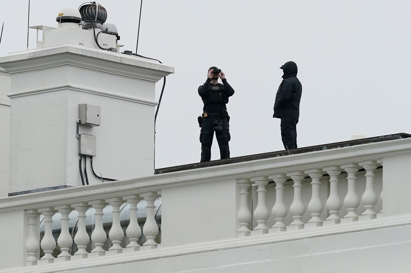Suspect dead after opening fire near White House security checkpoint, Secret Service says | iNFOnews.ca