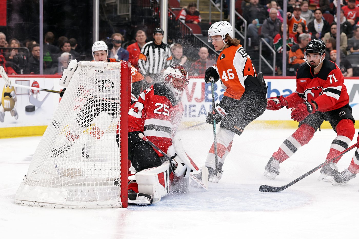 Zegras and Foerster each score twice as Flyers down Devils 5-1 | iNFOnews.ca Zegras and Foerster each score twice as Flyers down Devils 5-1 | iNFOnews.ca