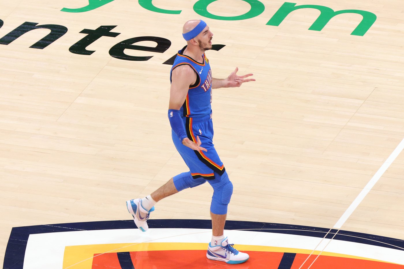 Alex Caruso's 31-point night gives Thunder a chance in Game 1 | iNFOnews.ca