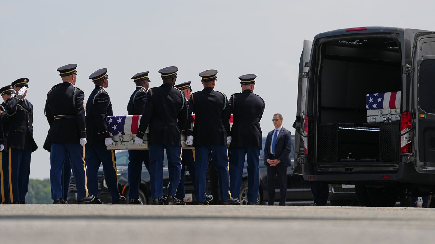 Trump pays respects to 4 US service members killed in the Middle East | iNFOnews.ca Trump pays respects to 4 US service members killed in the Middle East | iNFOnews.ca